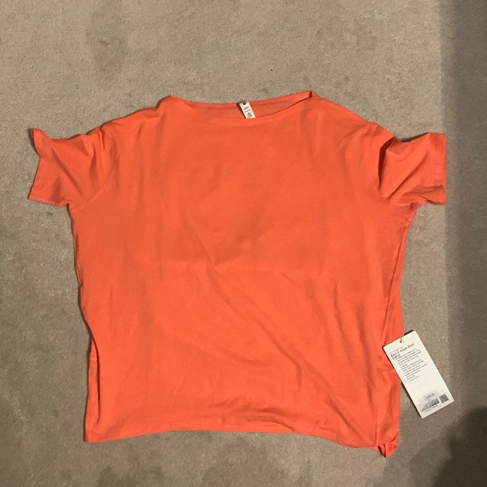 Lululemon back in action shirt